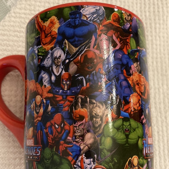 Marvel Heroes 2011 Large Oversized Mug/Cup Red with all the Heroes on it - Picture 12 of 14